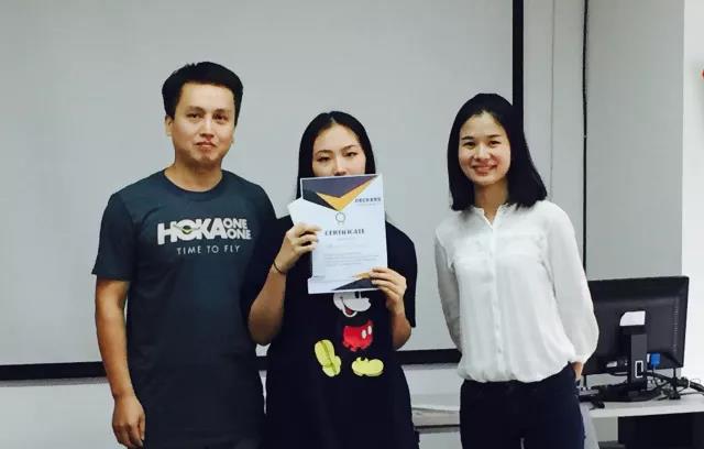 广州莱佛士设计学院学生获得HOKA ONE ONE跑鞋设计大奖