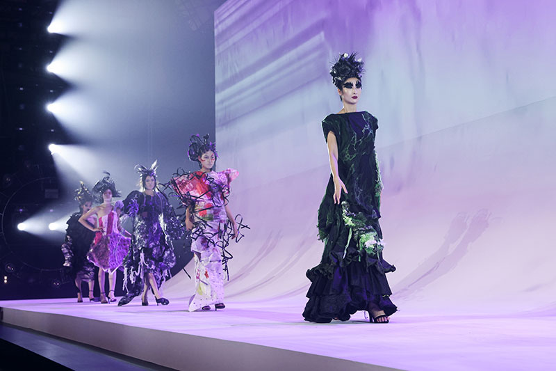 52a0ce392e16bca307420533d9b1b6f3.jpg 广州莱佛士学生作品惊艳亮相施华蔻2025秋冬新季风发布会